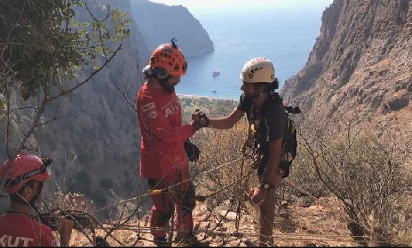 Kelebekler Vadisi nde Mahsur Kalan Genci Akut Kurtardı