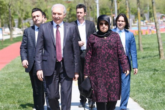 İBB BAŞKANI UYSAL AÇILIŞ ÖNCESİ BAŞAKŞEHİR MİLLET BAHÇESİNİ GEZDİ.