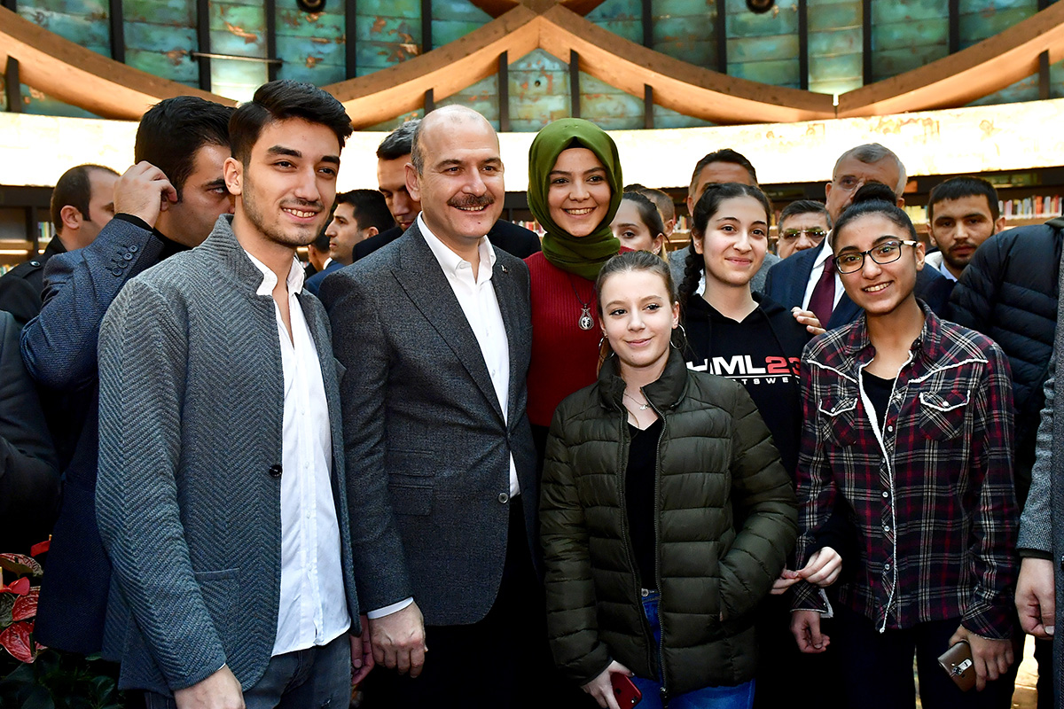 İÇİŞLERİ BAKANI SOYLU ÜSKÜDAR’DA MİLLET KIRAATHANESİ NEVMEKAN’I ZİYARET ETTİ