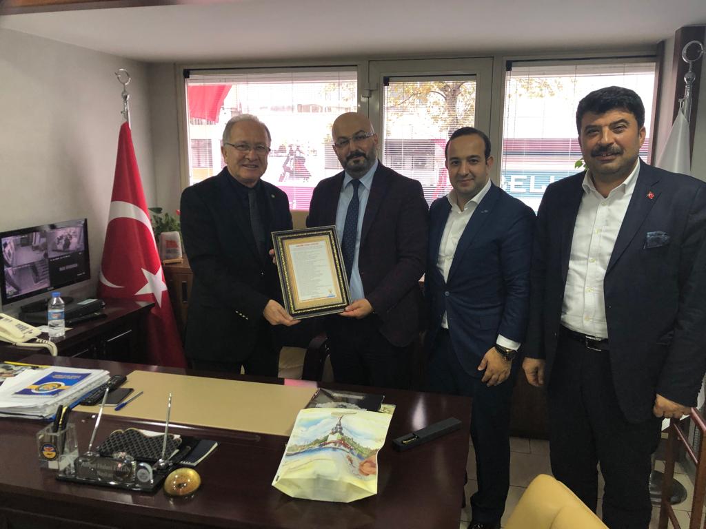 Ak Parti Maltepe İlçe Başkanı Mehmet Erikçi sahaya indi