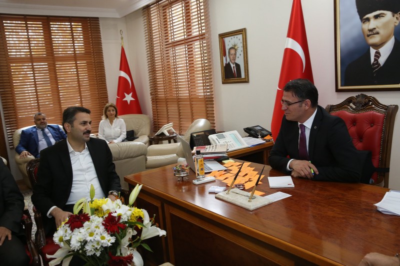 TOKAT BELEDİYE BAŞKANI AV.EYÜP EROĞLU VE BELEDİYE MECLİS ÜYELERİ VALİ DR. OZAN BALCI’YI ZİYARET ETTİ
