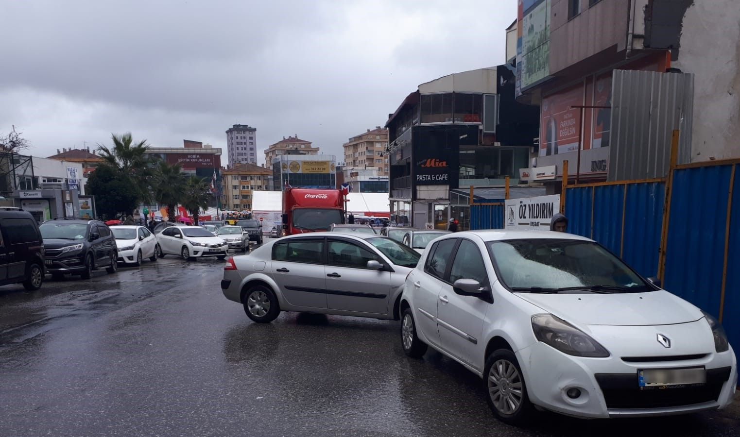 Şahinbey Caddesi’nde gelişigüzel park