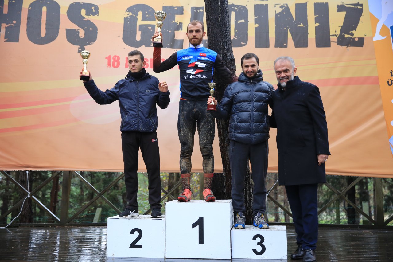 ÇEKMEKÖY’DE BİSİKLET YARIŞI VE HALK KOŞUSU KIYASIYA MÜCADELEYE SAHNE OLDU