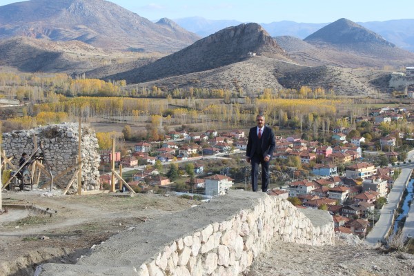 TURHAL KALE ÇEVRESİNDE BULUNAN, DEPREM RİSKİ ALTINDA Kİ BİN 500 EV YIKILACAK