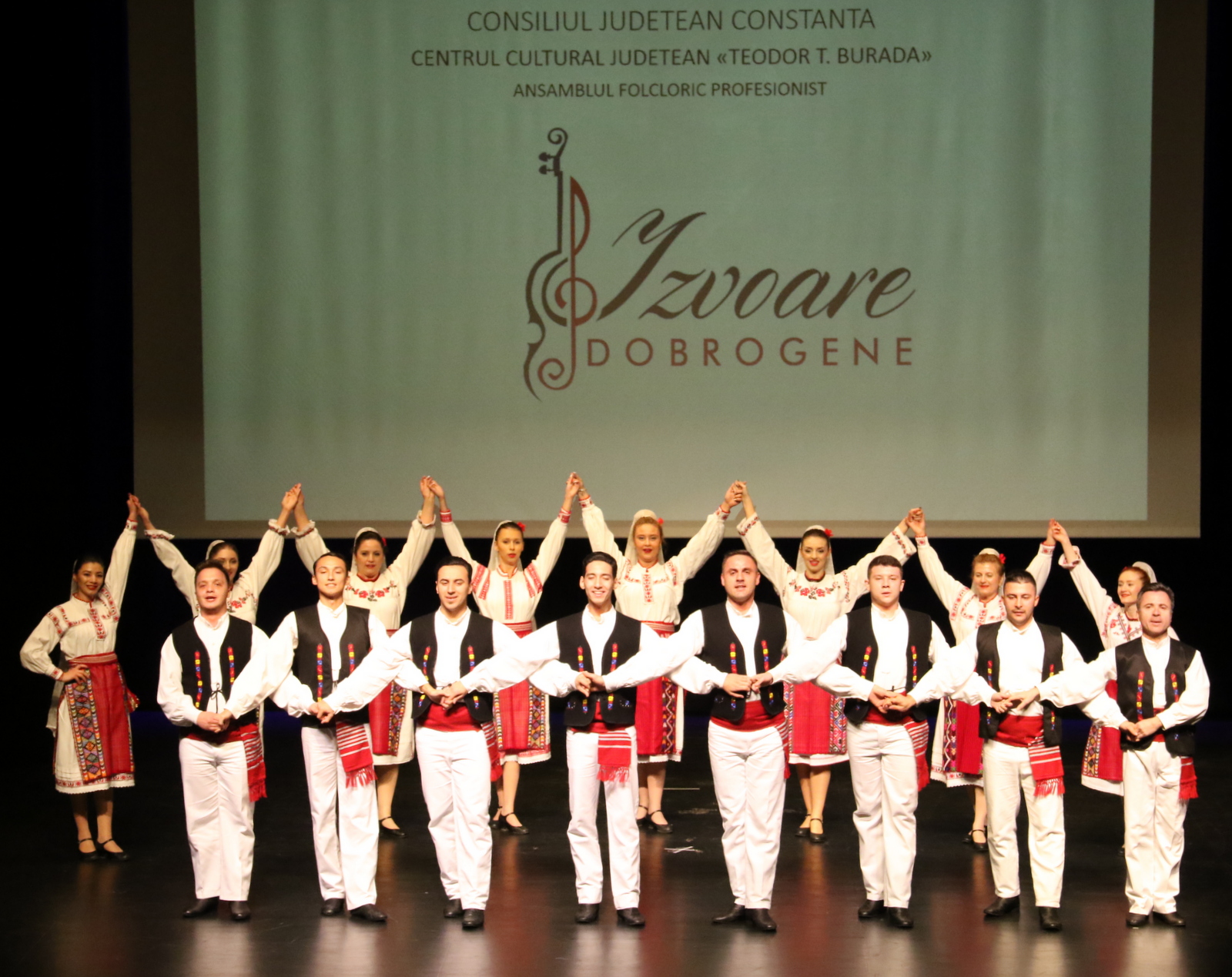 KÜLTÜRLERİN KARDEŞLİĞİNİ DANSIN DİLİ İLE ANLATTILAR