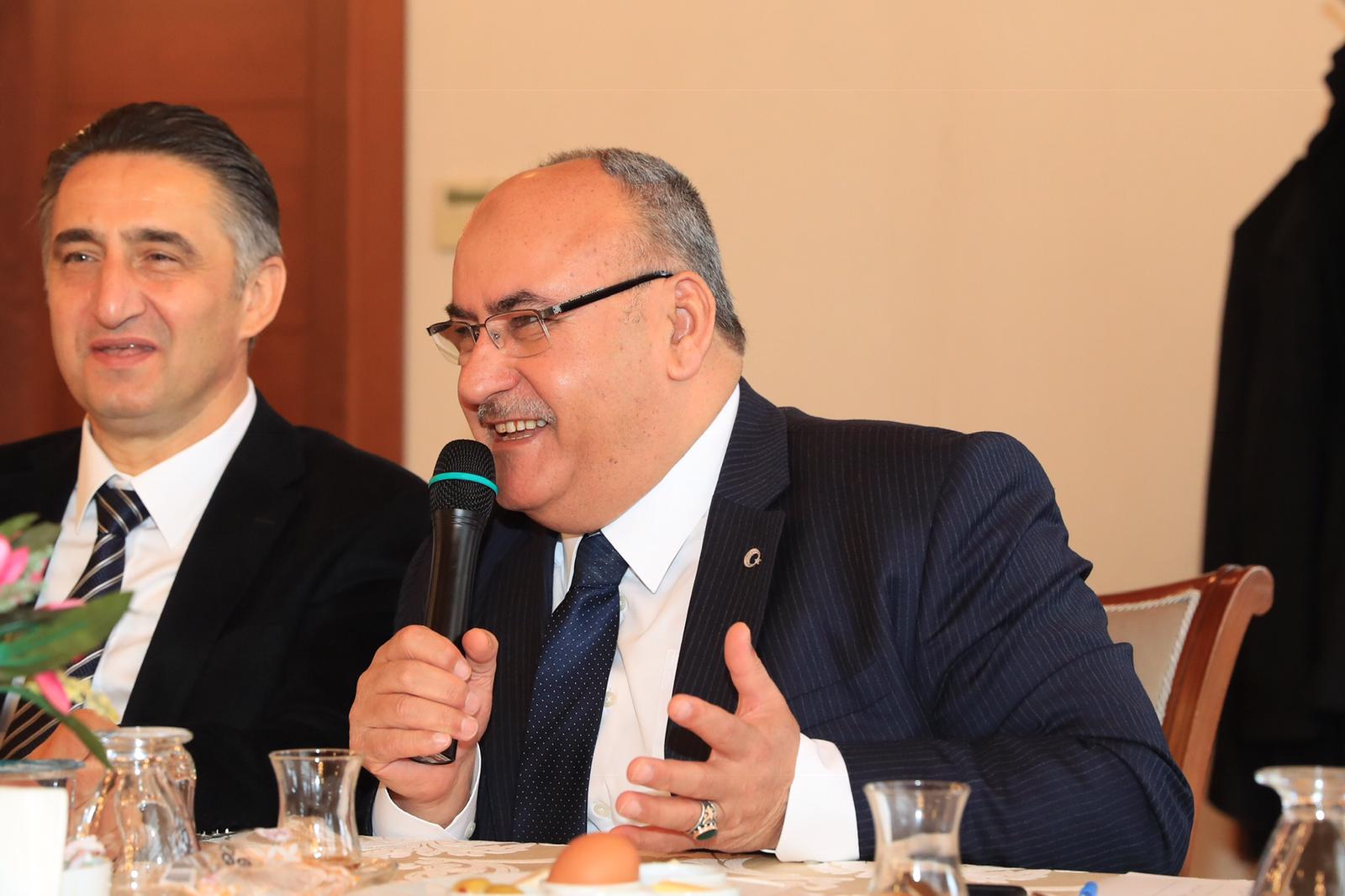 Ümraniye Belediye Başkanı Can Boş Durmuyor Muhtarlarla Bir Araya Gelerek Sorunları Dinledi