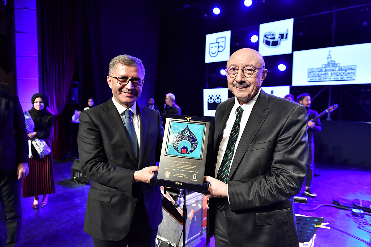 2018-2019 KÜLTÜR VE SANAT SEZONU ÖZDEMİR ERDOĞAN’A SAYGI GECESİYLE AÇILDI