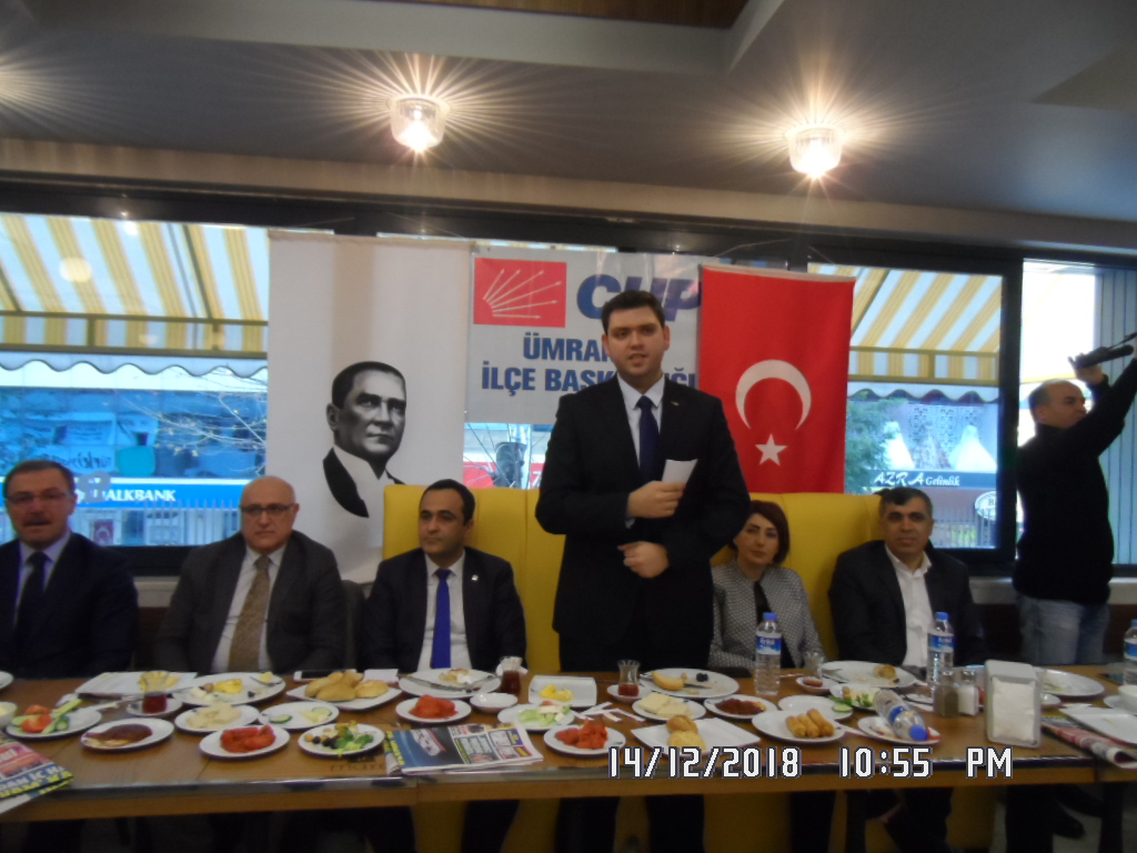 Ümraniye Cumhuriyet Halk Partisi İlçe Başkanlığı ve belediye başkan aday adayları birlikte ele ele kol kola girerek seçim stardı verdi.