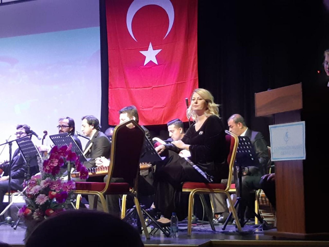 ÇEKMEKÖY MUSİKİ DERNEĞİ ATATÜRK’ÜN SEVDİĞİ ŞARKILARI SESLENDİRDİ