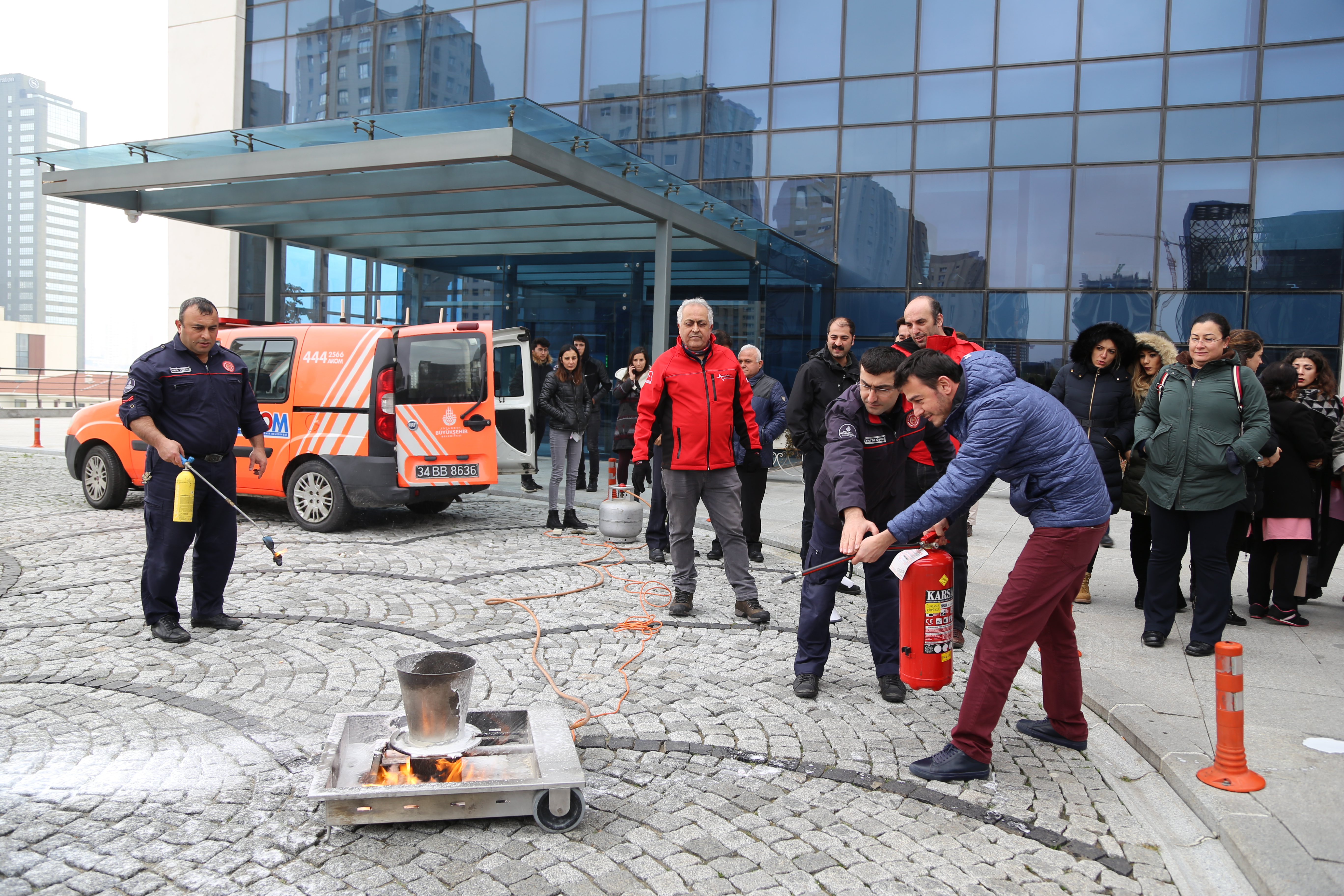 ATAŞEHİR BELEDİYESİ’NDE YANGIN TATBİKATI YAPILDI