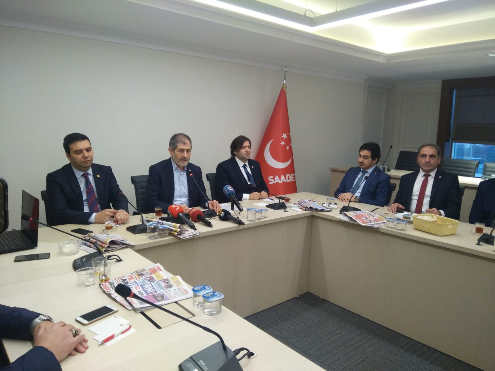 SP İSTANBUL İL BAŞKANI SEVİM SICACIK KOLTUKLARDA HİZMET OLMAZ!