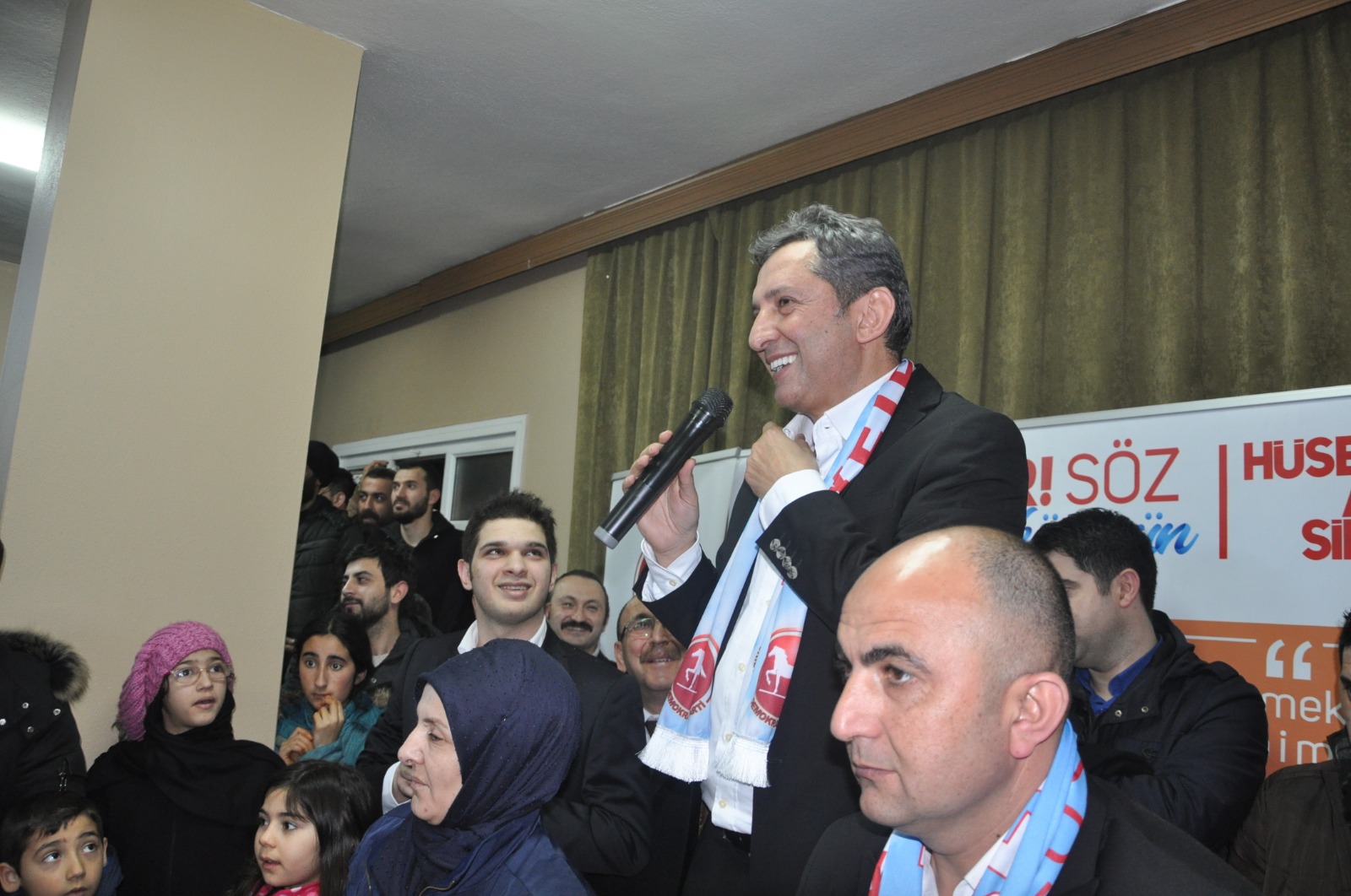 Sipahi, Soğukpınar halkıyla buluştu – Sipahi hayranlarının kalabalığı kıskandırdı