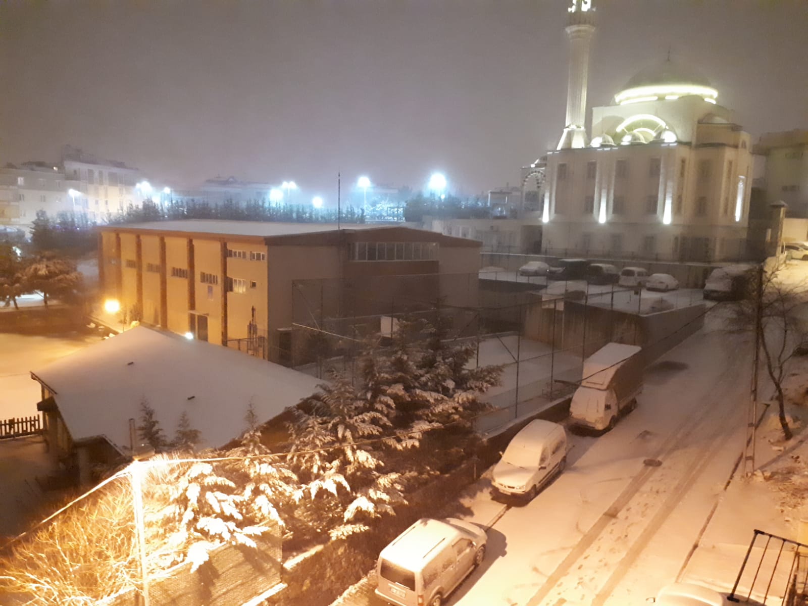 İstanbul Çekmeköy’de  kar yağışı yoğunlaştı