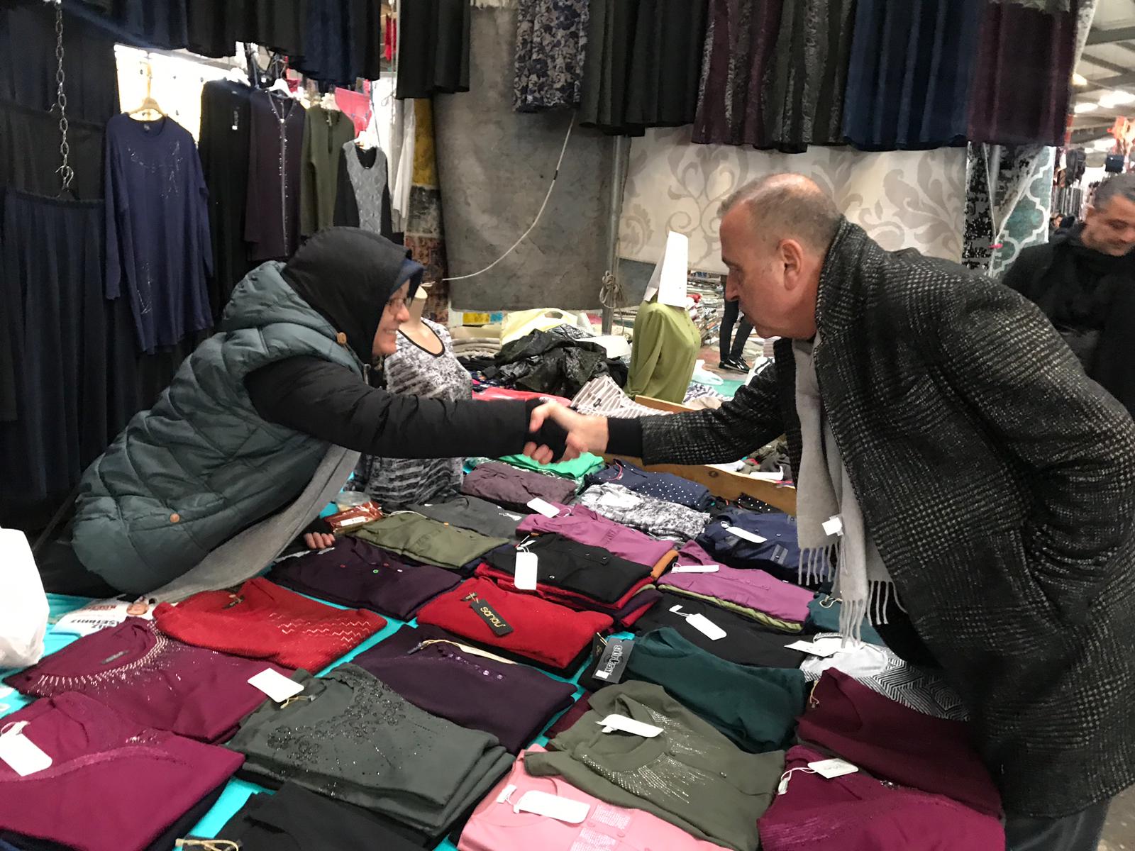 CHP’Lİ BAŞKAN İLGEZDİ PAZARCILARI DİNLEDİ