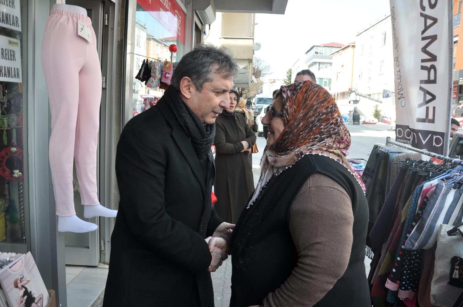 Sipahi, açılaşa katılıp esnafı ziyaret etti