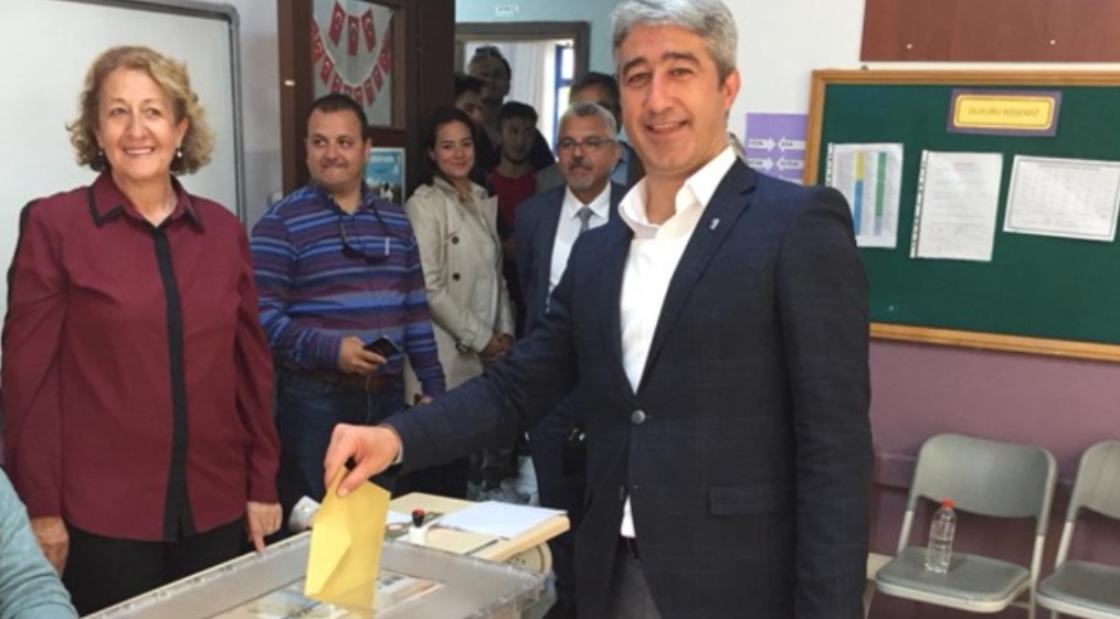 CHP’nin Marmaris Belediye Başkan Adayı Mehmet Oktay oyunu kullandı