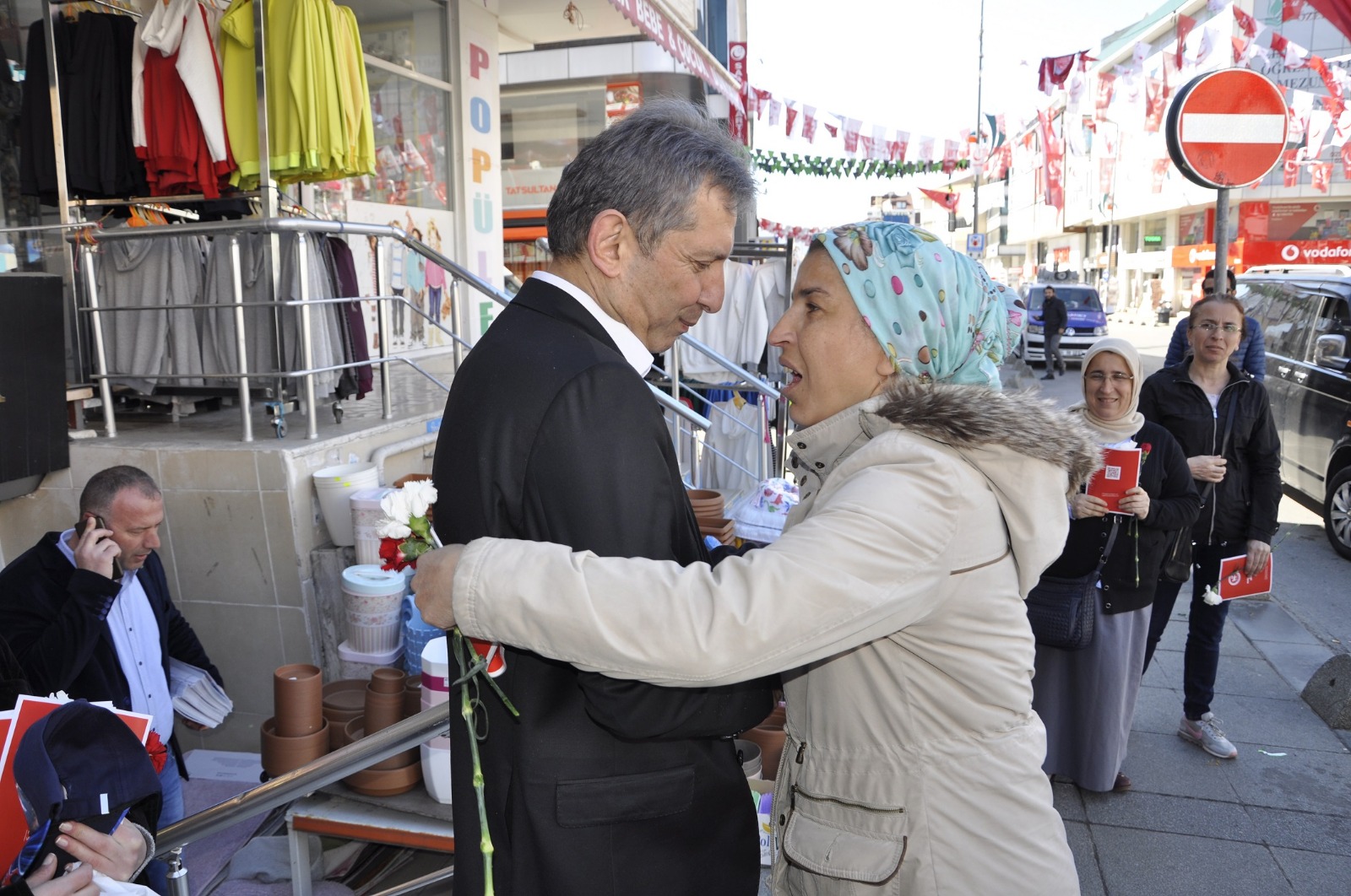 SİPAHİ, GÜN BOYU SOKAKTA HALKIN İÇİNDEYDİ