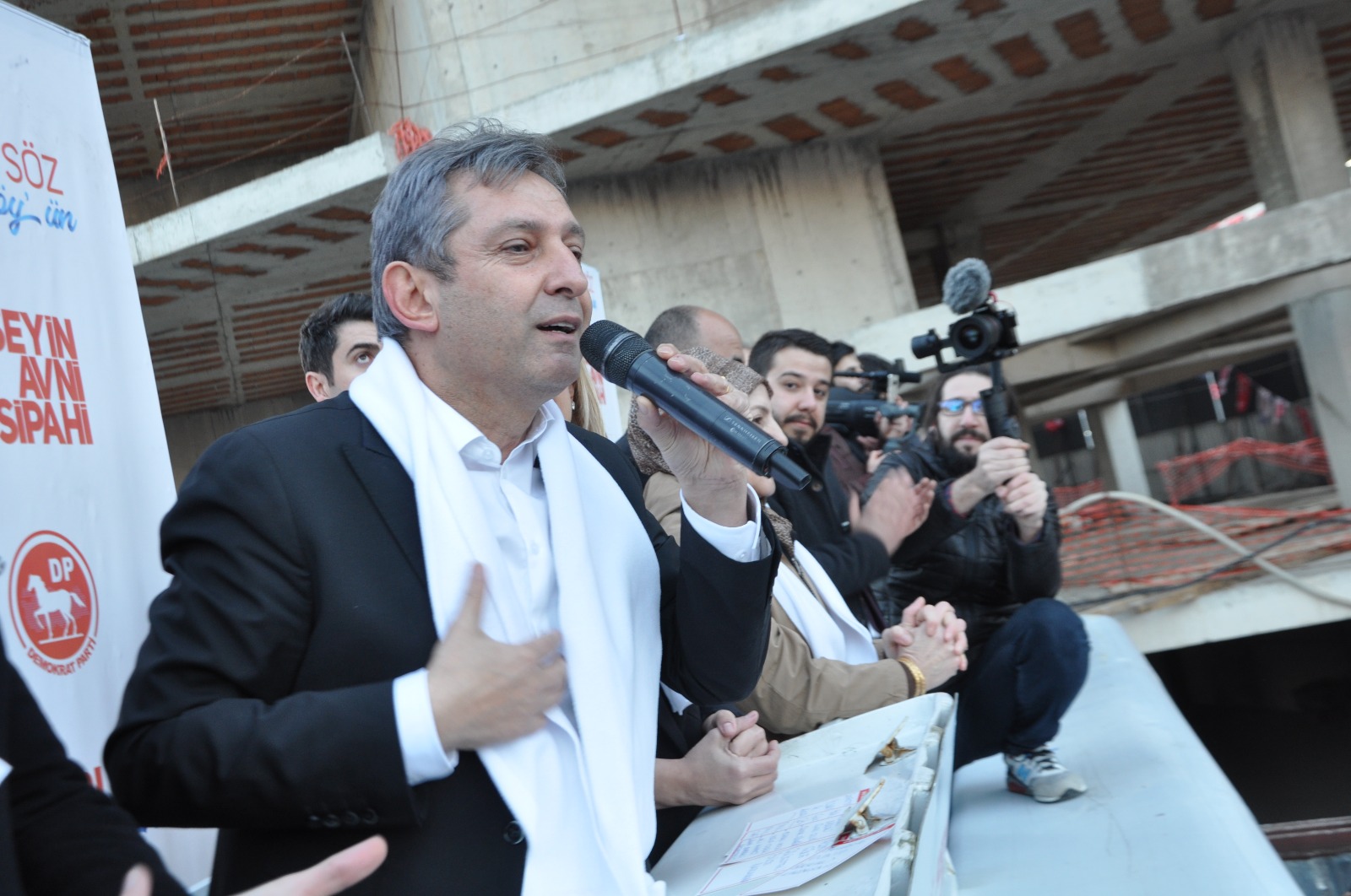 Sİpahi, Taşdelen’i salladı- İki bin kişilik mitingte Sipahi’den gövde gösterisi