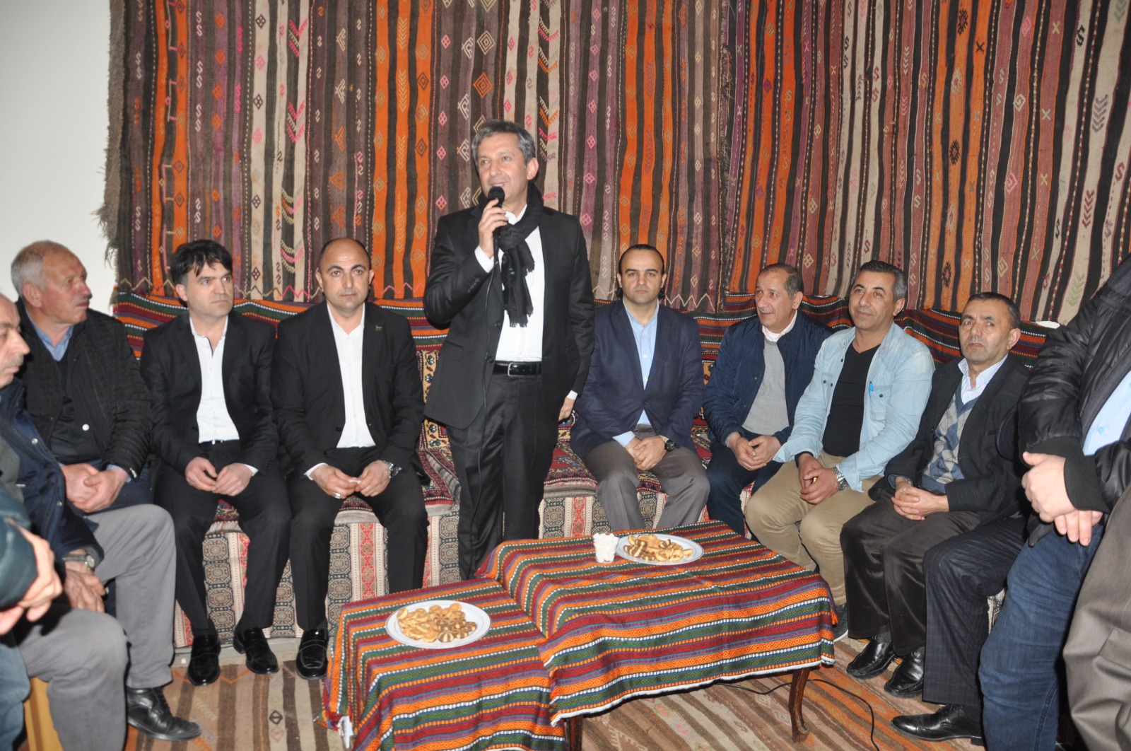 Sipahi, hız kesmiyor Üç saatte, üç toplantıya katıldı