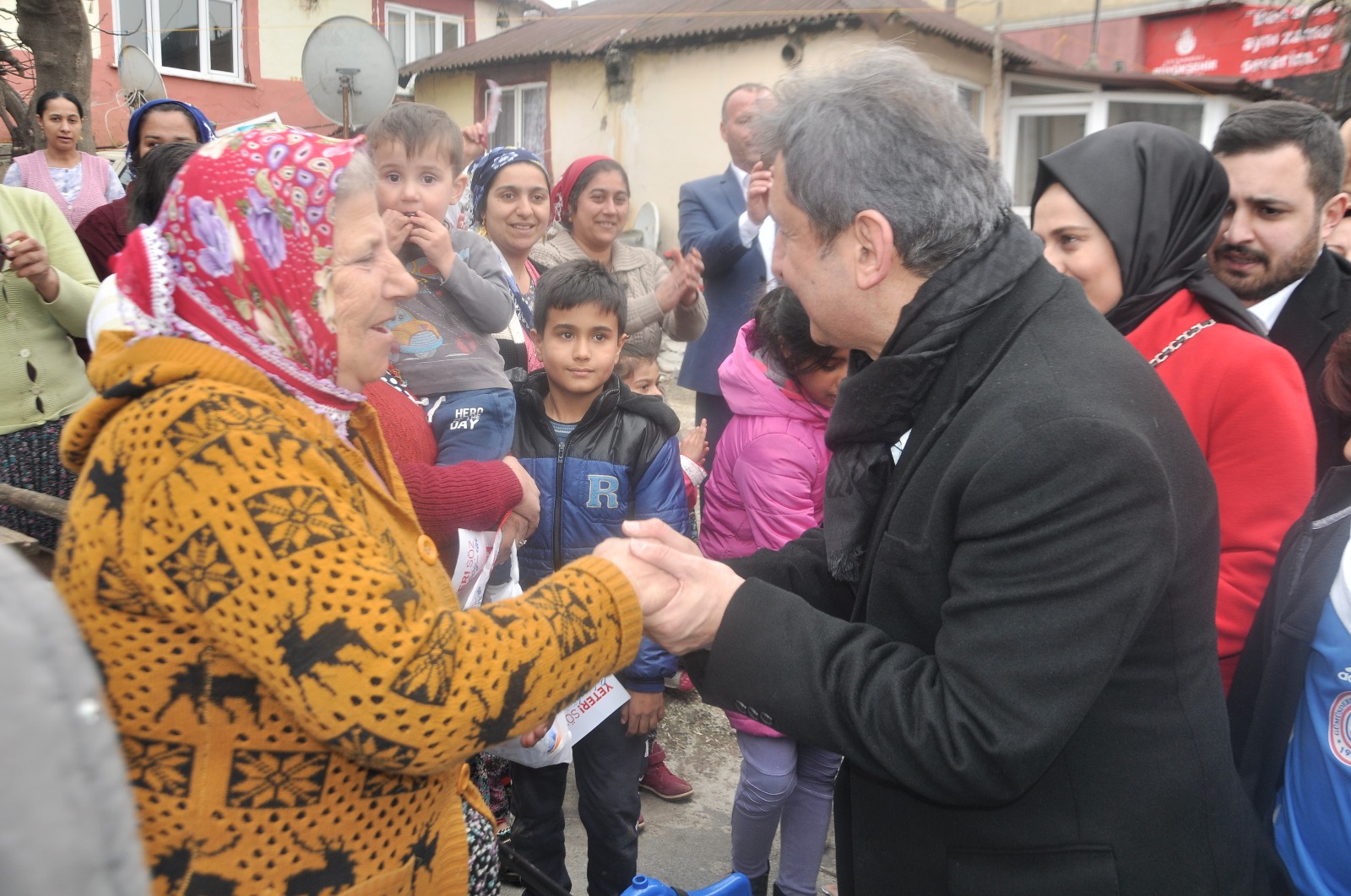 Sipahi, hafta sonu 5 mahallede halkla buluştu “Uğramadık kapı bırakmayacağız, birlikte kazanacağız”