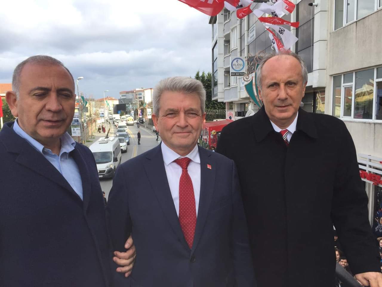 İNCE,TEKİN VE YARKADAŞ ÇEKMEKÖY’DE GÖVDE GÖSTERİSİ