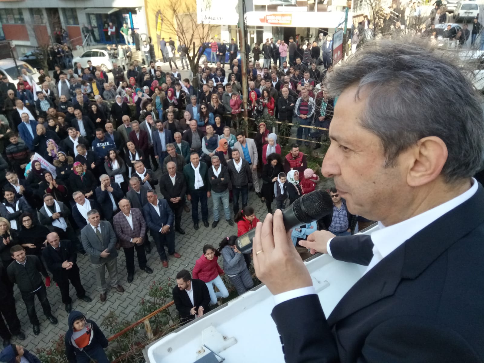 Sipahi’nin toplantılarına halk akın ediyor