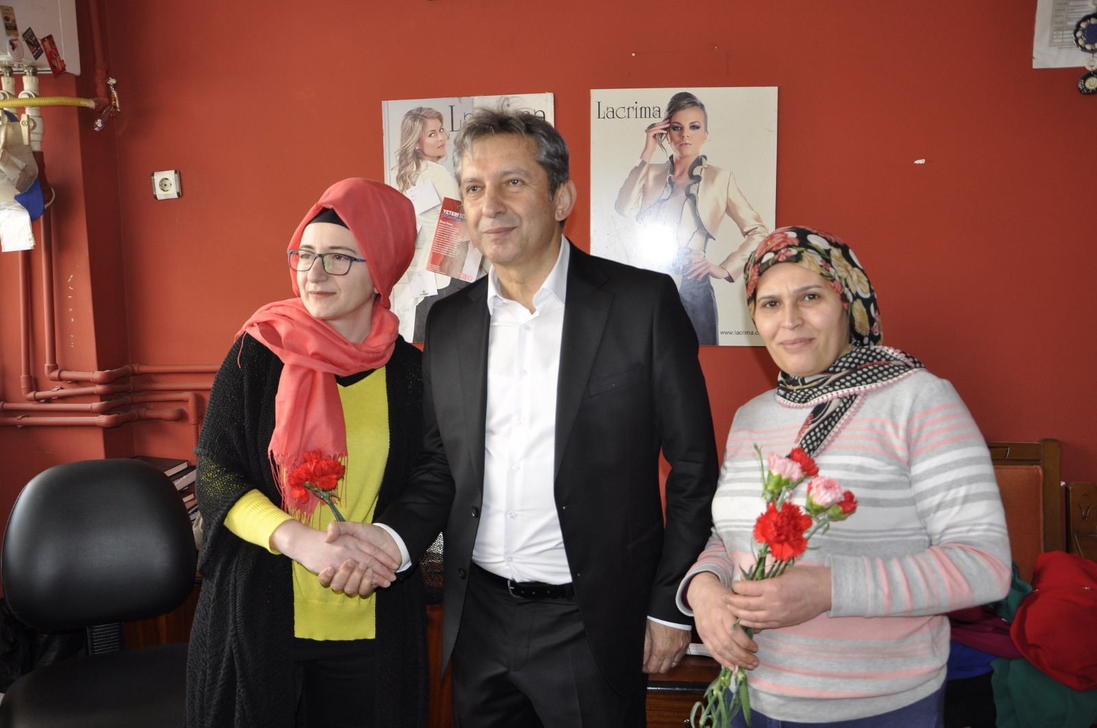 Sipahi, Çamlık Mahallesi’nde  sıkmadık el bırakmadı