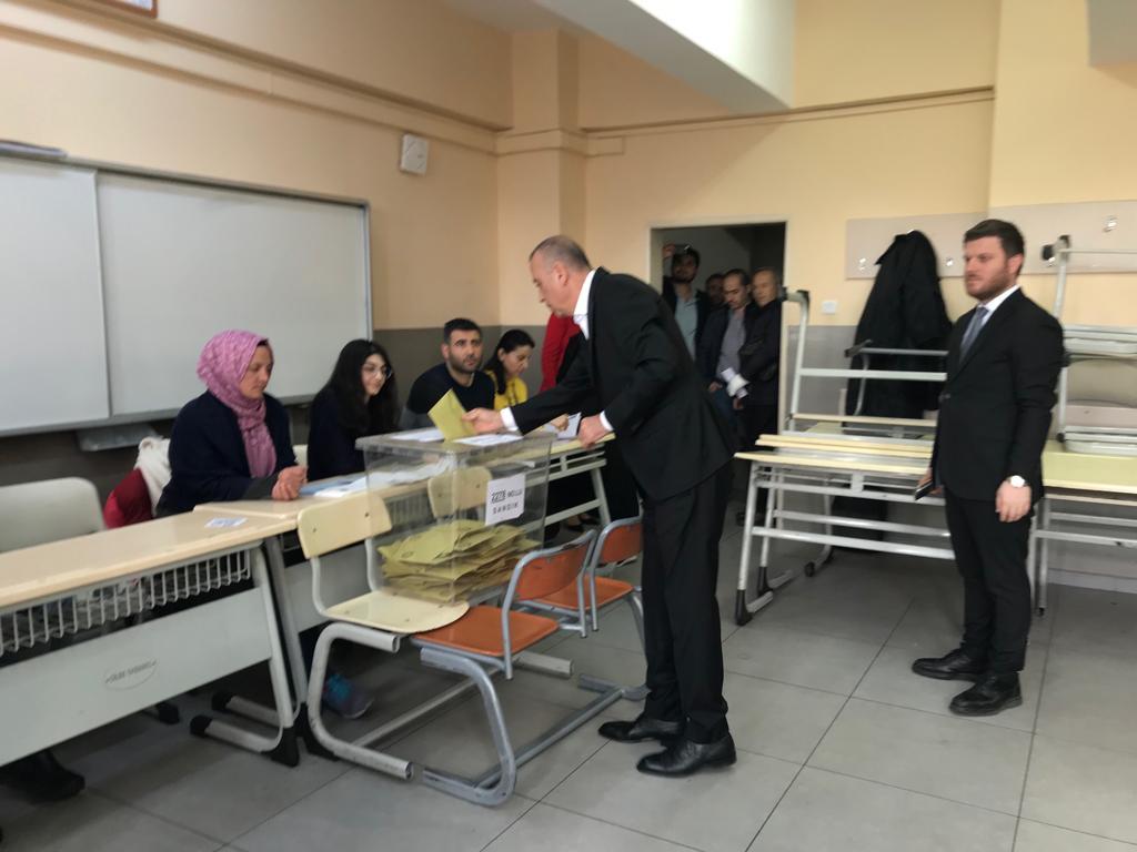 İlgezdi Ailesi Vatandaşlık Görevleri İçin Sandık Başındaydılar