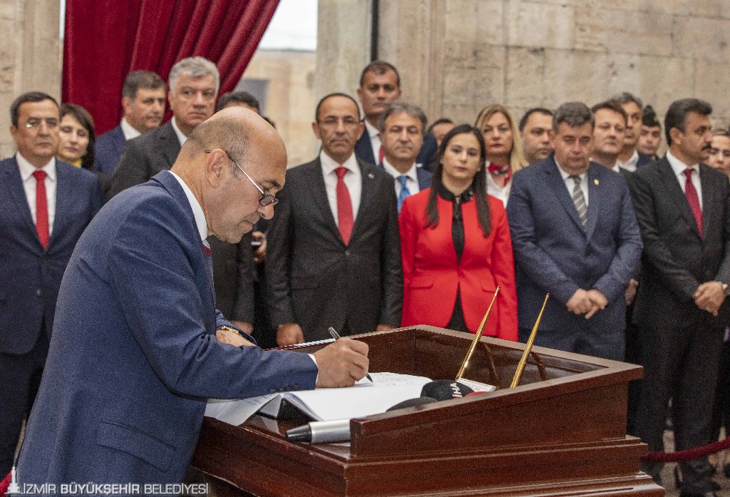 Başkan Tunç Soyer ve İzmir’in ilçe belediye başkanları Anıtkabir’i ziyaret etti