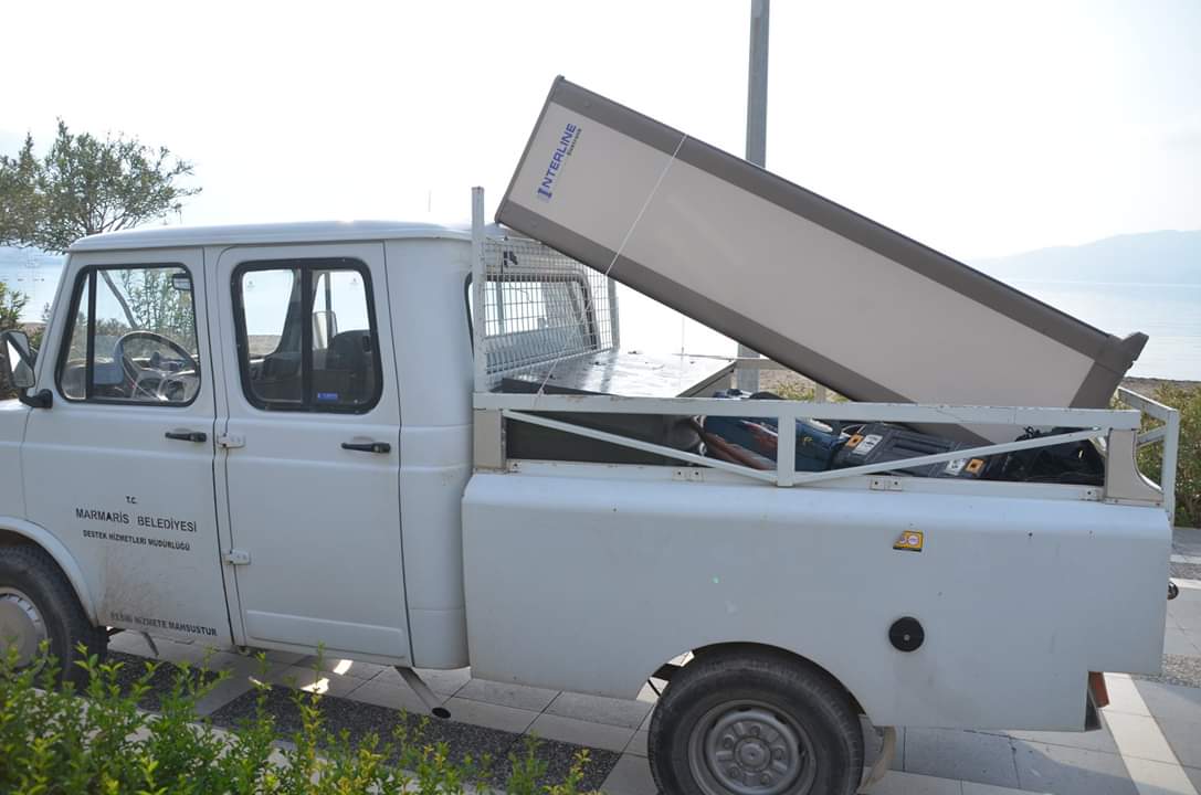 CHP’nin Marmaris Belediye Başkanı Oktay makam kapısını söktürdü