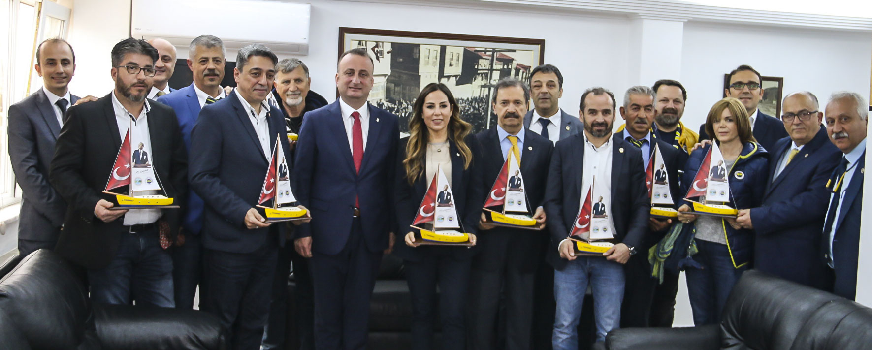 FENERBAHÇE SPOR KULÜBÜNDEN SİNOP BELEDİYE BAŞKANINA ANLAMLI ZİYARET