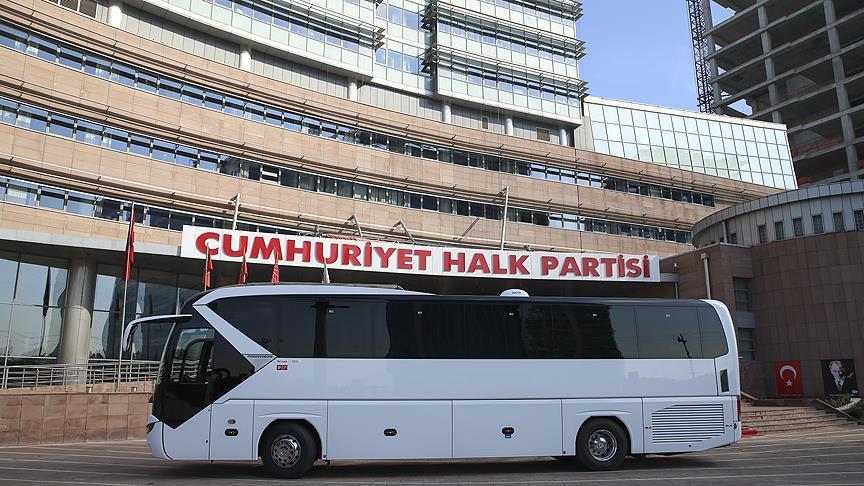 İstanbul CHP iL otobüsü kalenin önüne çekti’