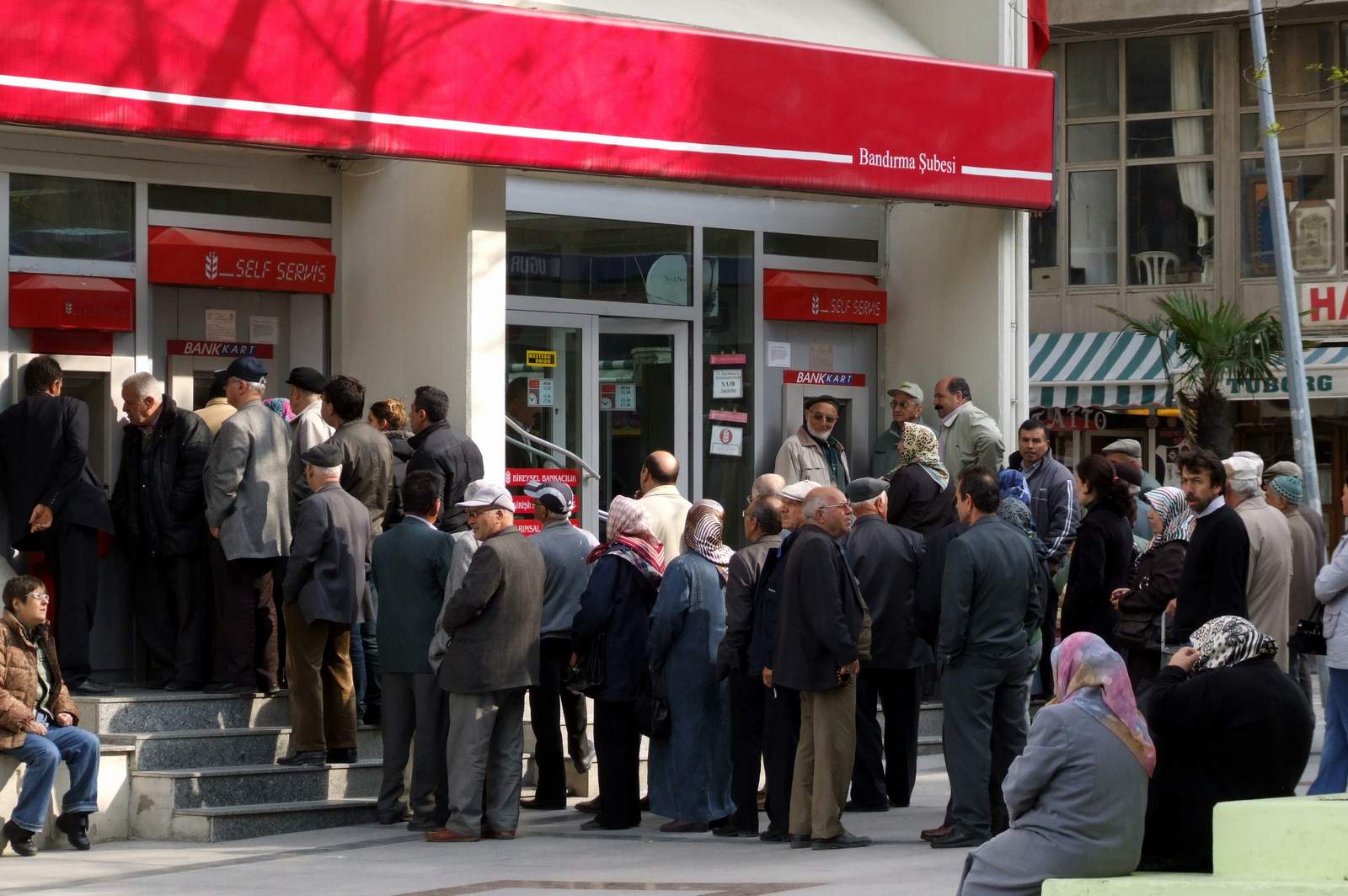 Türkiye Bankalar Birliği'nden Yalan Haberlere Yalanlama: Bankalar, Müşterilerini ATM'ye Yönlendirmiyor