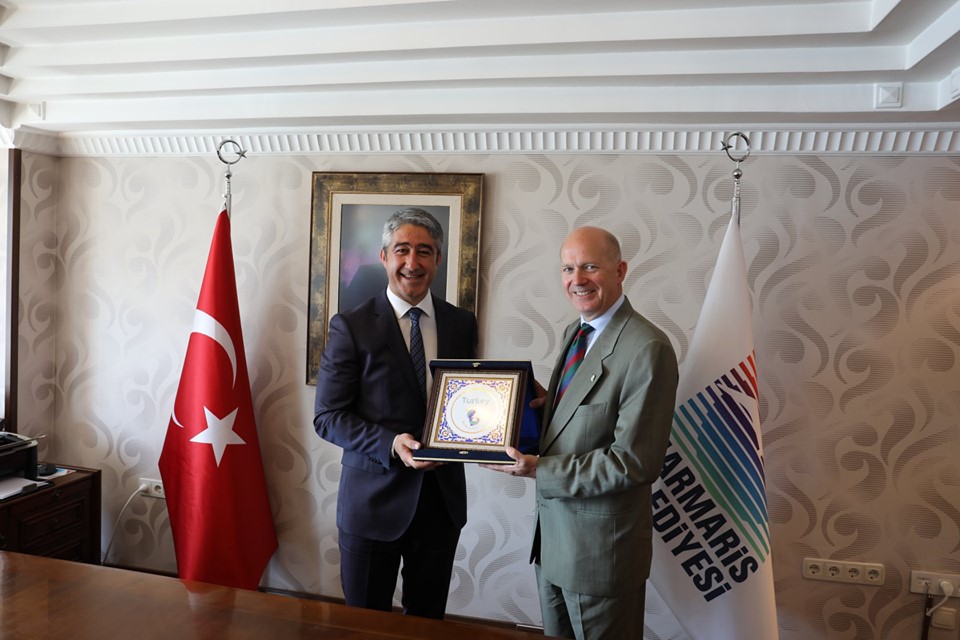 BAŞKAN OKTAY İNGİLİZ DİPLOMATLARI AĞIRLADI