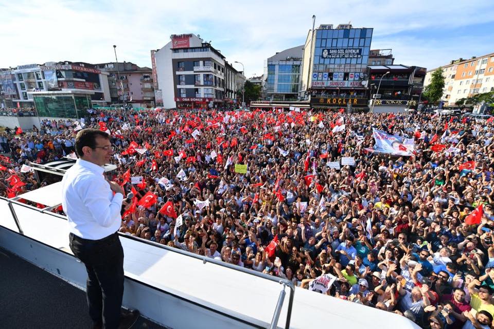 Ekrem İmamoğlu: Caminin önünde iftira atanları Allah’a havale ediyorum
