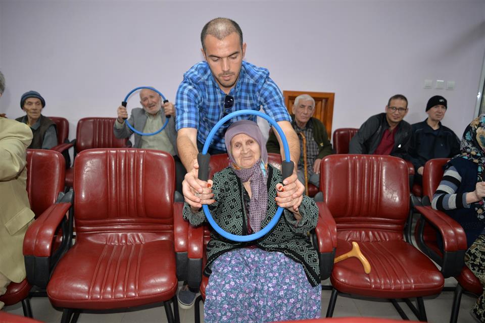 BİLECİK’TE HUZUREVİ SAKİNLERİ SPORLA BULUŞTU