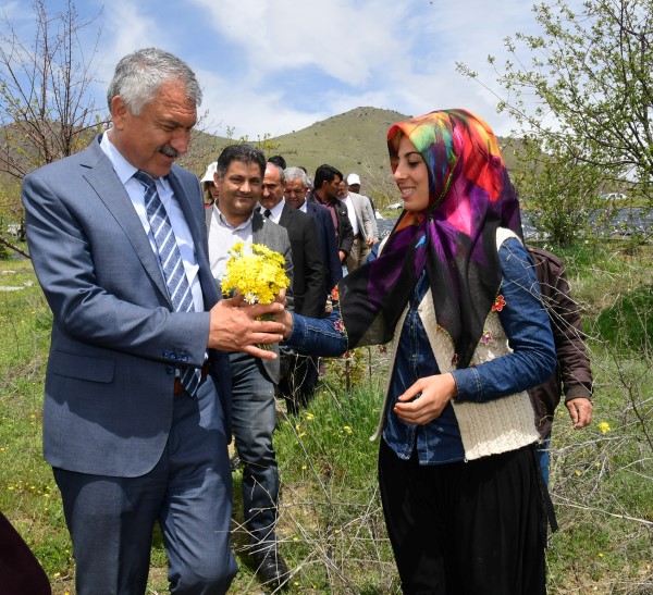 ADANA’DA ÜRETİCİ KOOPERATİFÇİLİKLE KALKINACAK