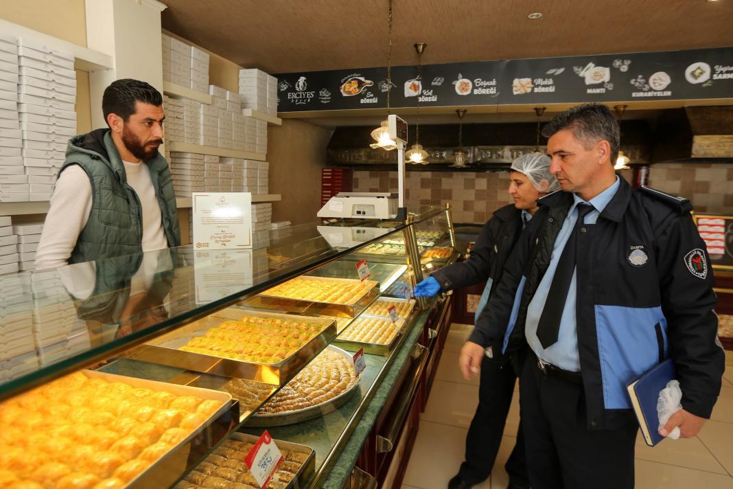 Yenimahalle Belediyesi zabıta ekipleri Ramazan ayının yaklaşmasıyla birlikte denetimlerini de sıklaştırdı.
