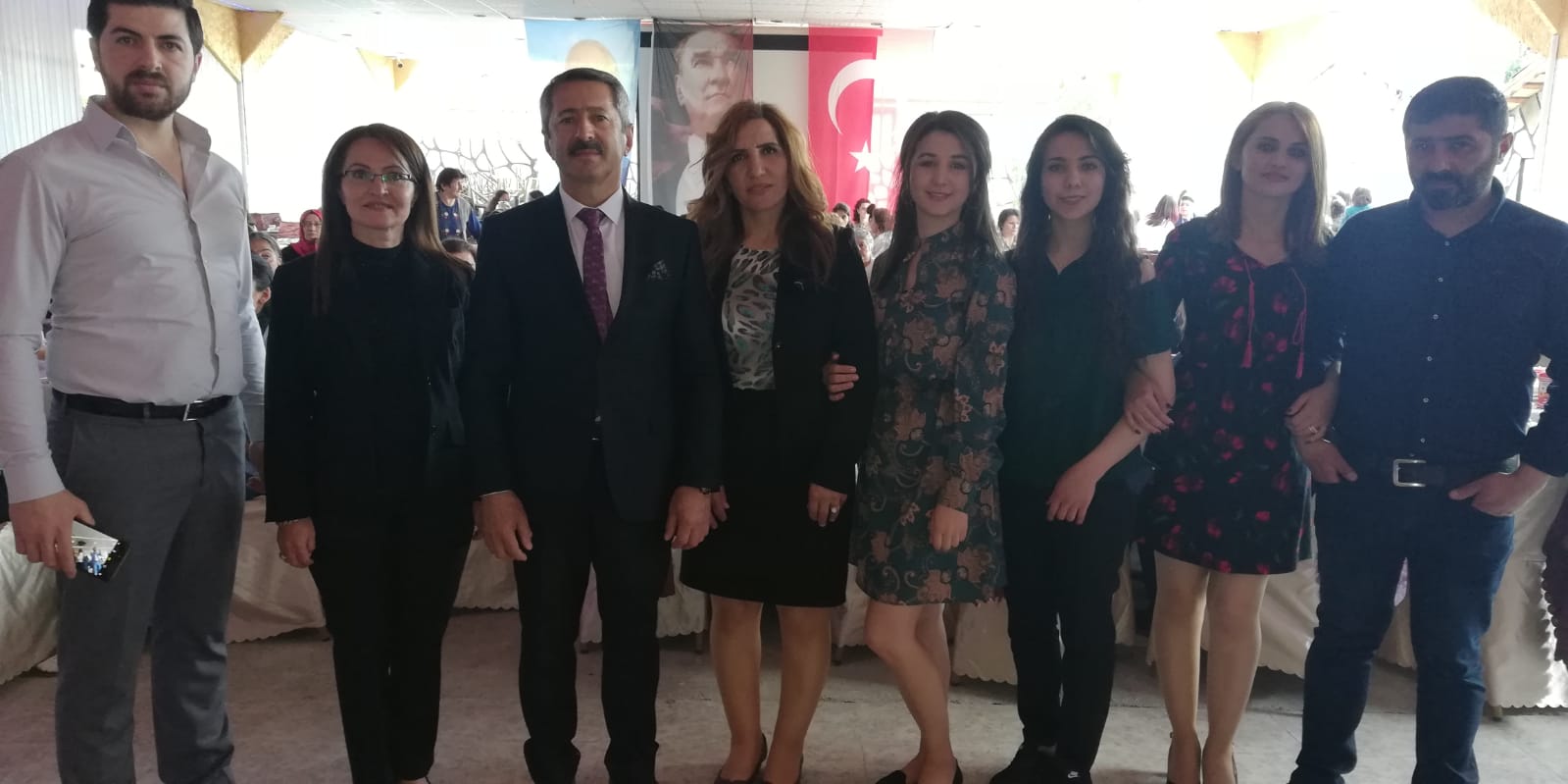 Zile CHP Kadın Kolları ve ilçe başkanlığı ile birlikte Anneler gününü kutladı.