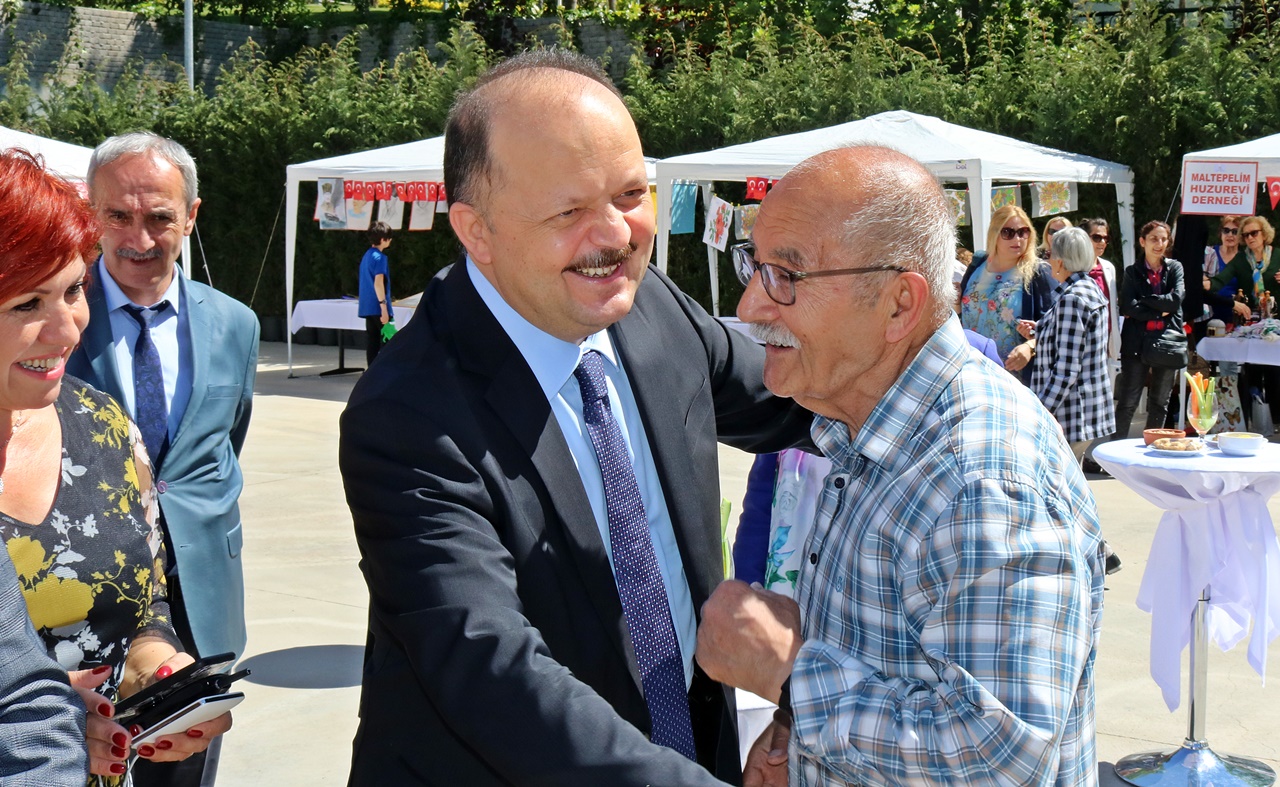 Maltepe Huzurevi sakinleri için düzenlenen kermes büyük ilgi gördü.