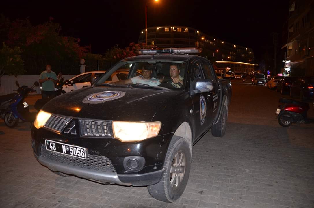 MARMARİS ZABITASI DİLENCİLERLE MÜCADELESİ SÜRÜYOR