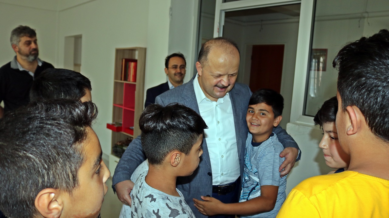 Kaymakam Dallı Çocuk Evlerindeki Çocuklar ile Bayramlaştı