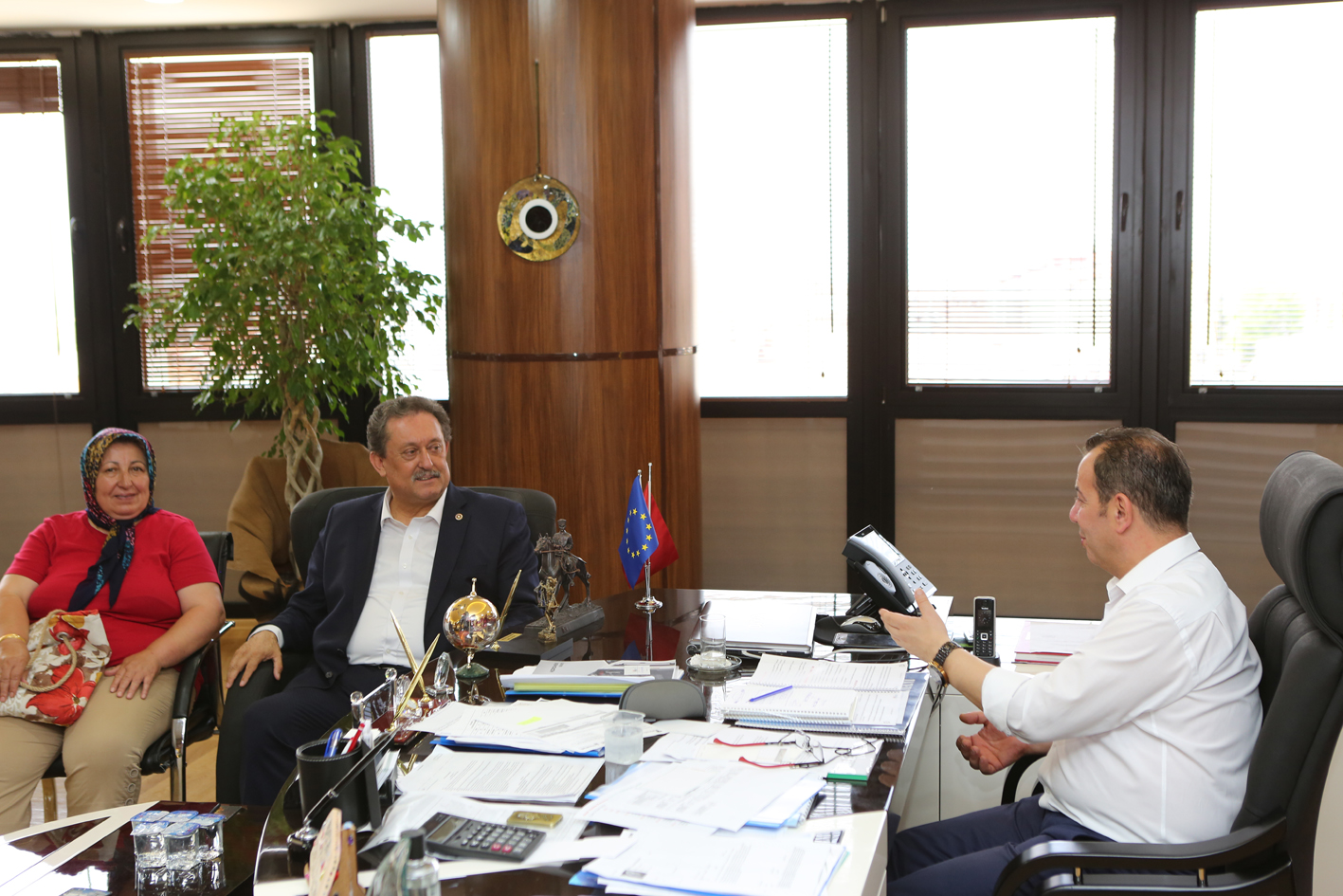 Belediye Başkanı Özcan, Halk Günü’nde vatandaşları dinledi