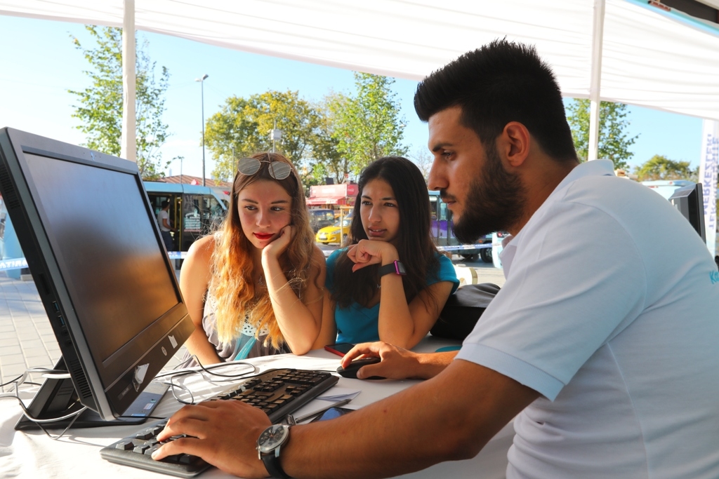 İBB’DEN ÜNİVERSİTE ADAYLARINA ÜCRETSİZ TERCİH DANIŞMANLIĞI