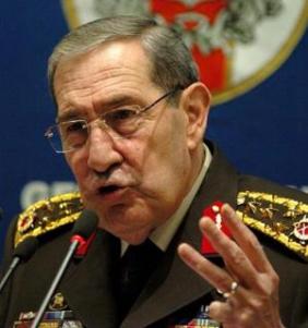 Eski Genelkurmay Başkanı Yaşar Büyükanıt hastaneye kaldırıldı