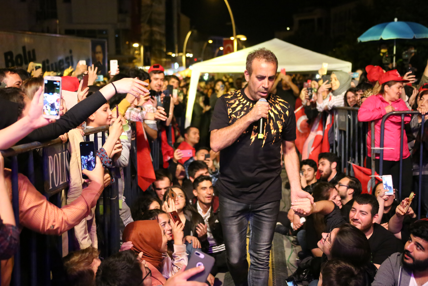 Bolu’da eşi benzeri görülmemiş coşku! Yaklaşık 40 bin kişi Atatürk’ün gelişini kutladı