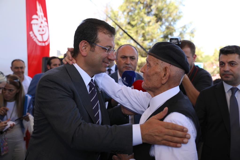 BAŞKAN İMAMOĞLU MESAİ ARKADAŞLARIYLA BAYRAMLAŞTI, “DÖRT GÜN SOKAKLARDA OLACAĞIM” DEDİ