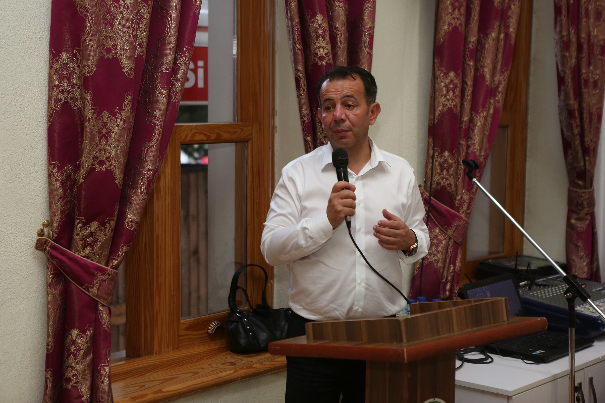 Başkan Özcan Turizmcilerle bir araya geldi