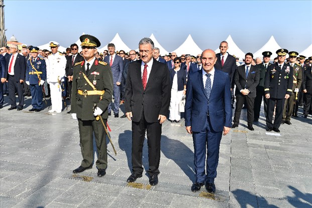 İzmir’de 30 Ağustos kutlaması resmi törenle başladı