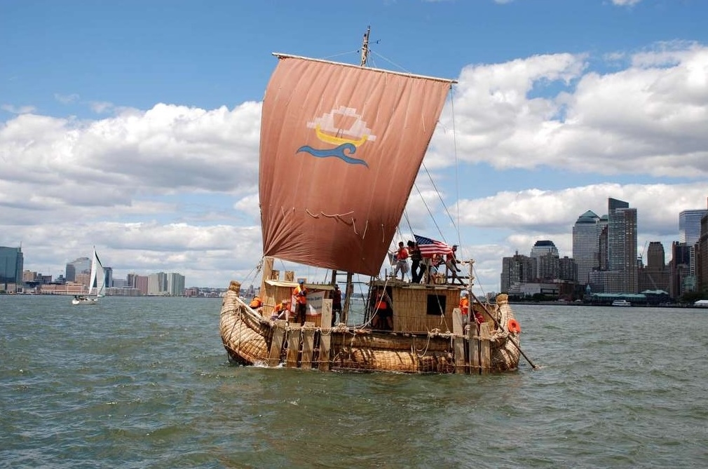 ANTİK TİCARET GEMİSİ, BOĞAZ’DAN GEÇİYOR